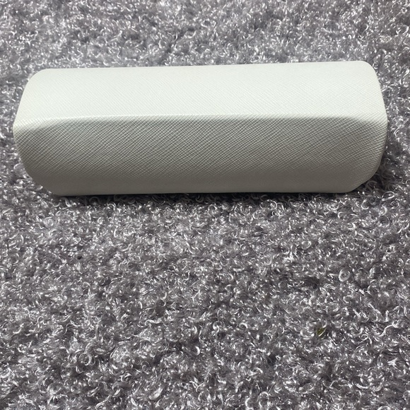 Micheal Kors Sunglass Case - Picture 5 of 7